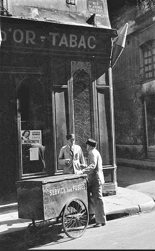 Henri Cartier-Bresson. Service des Postes, rue Saint-André-des-Arts 1952. 6e