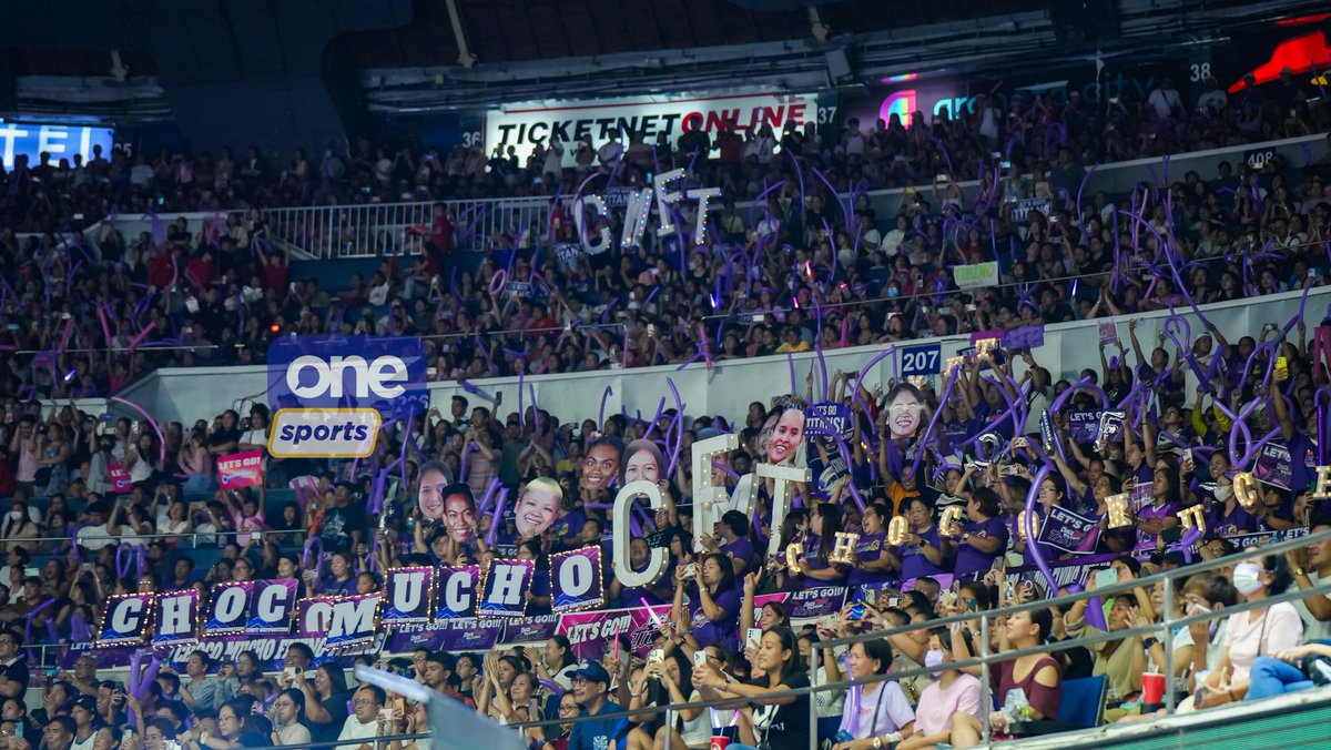 brentdaily_'s tweet photo. the best crowd ever!! 💜 https://t.co/FSQq7KLfvY