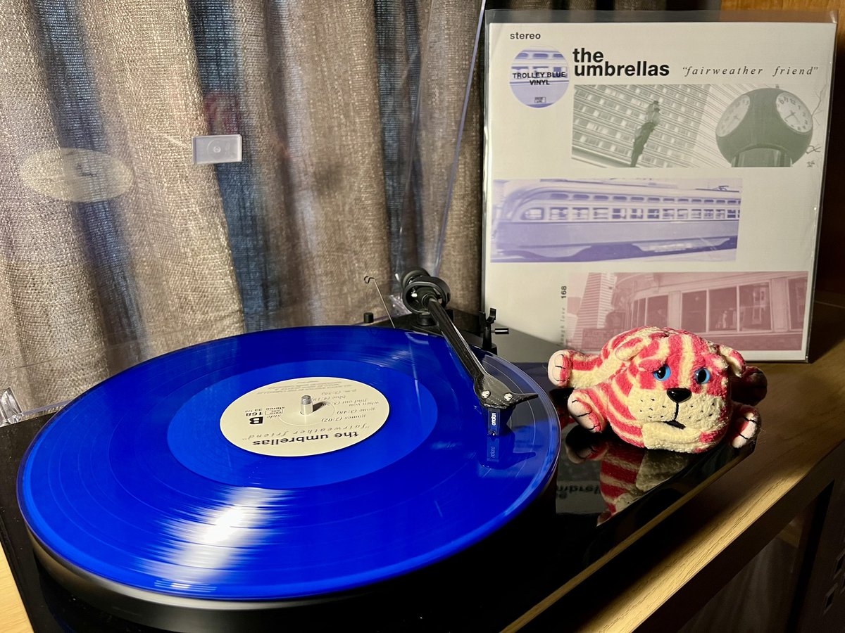 This is a terrific jangle-pop record - ‘Fairweather Friend’, released in January this year by @theumbrellassf on @ToughLove. This is the Trolley Blue limited edition - 88/300 representing! No difficult second album here - it’s fantastic, and well worth picking up! ♥️😀