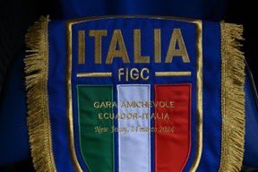 من هو اللاعب الايطالي الذي جعلك تشجع الازوري  🇮🇹 !؟

#SerieA