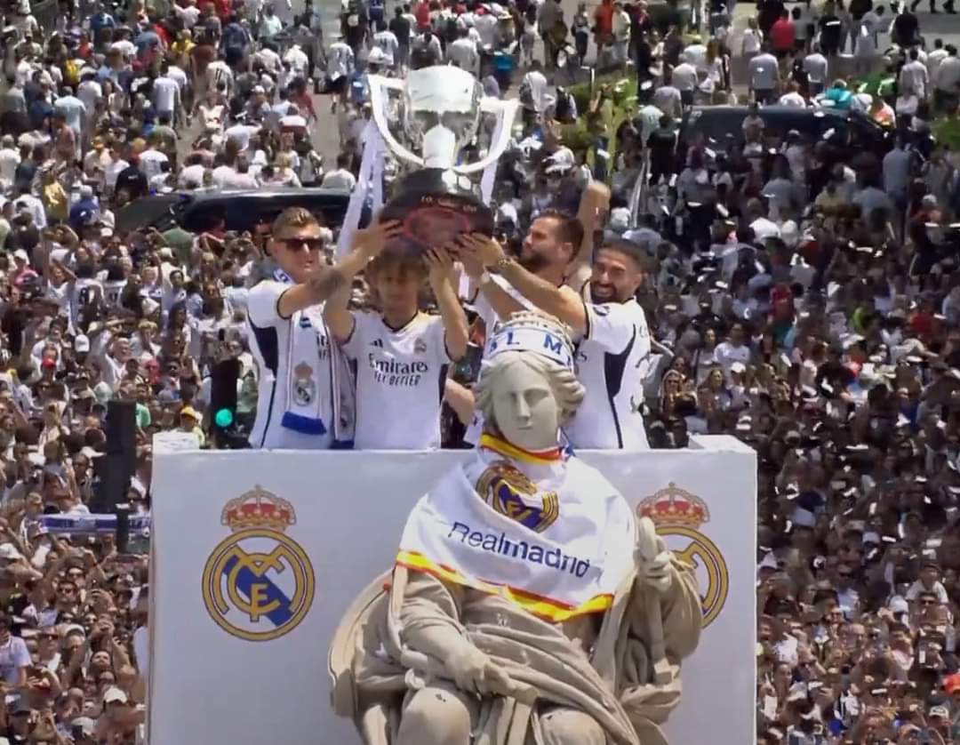 Why don't ISL clubs do trophy parade like European clubs ? It is good for fan engagement and everything , thousands of fans have attended at today's trophy parade of La Liga 23/24 champion Real Madrid ⚪⚫
#ISL_Xtra #IndianFootball
