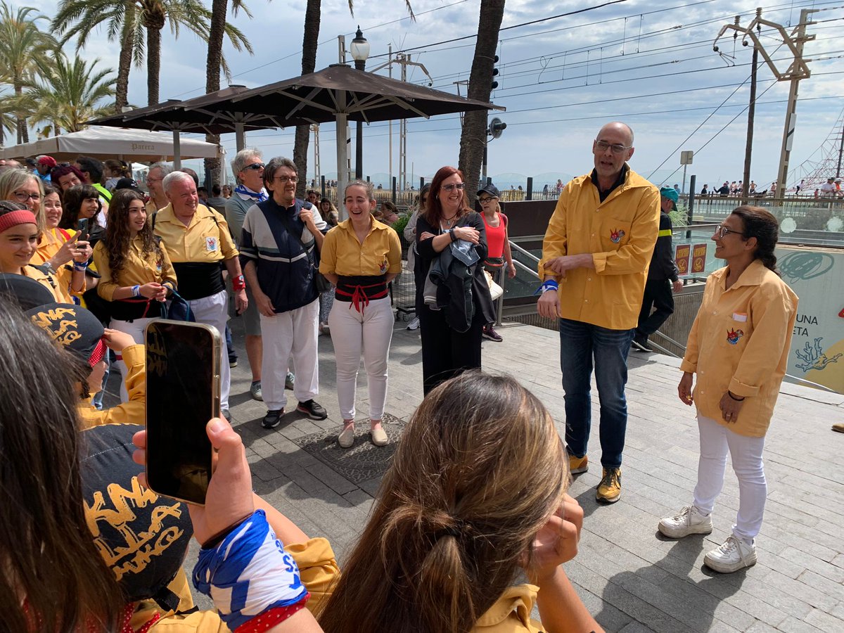 Badalona Comunicació (@bdncom) on Twitter photo La <a href="/collamicaco/">Castellers Badalona</a> descarrega un 3d7 amb pilar i un 4d7 amb pilar durant la Diada Castellera a #Badalona. La colla també ha intentat dues vegades aixecar un 7d7, un castell que feia 8 anys que no descarregava. Enguany el badaloní @EdgarSTejada ha estat nomenat Casteller Honorífic. La <a href="/collamicaco/">Castellers Badalona</a> descarrega un 3d7 amb pilar i un 4d7 amb pilar durant la Diada Castellera a #Badalona. La colla també ha intentat dues vegades aixecar un 7d7, un castell que feia 8 anys que no descarregava. Enguany el badaloní @EdgarSTejada ha estat nomenat Casteller Honorífic.