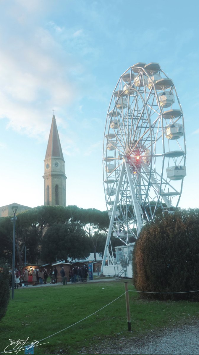 📸 Per le vie di Arezzo 
🌍 Italia
🧭 Toscana 
🗺️ Arezzo 
.
.
.
#arezzo 
#arezzooficial 
#arezzolovers 
#luigighirri
#toscana
#giuseppeposillipo 
#ongatokihito 
#唵賀季人
#luigighirristyle
#toscana_photogroup
#arezzopasseggiata
#igerstoscana
#luigighirriinspired
#arezzo🇮🇹