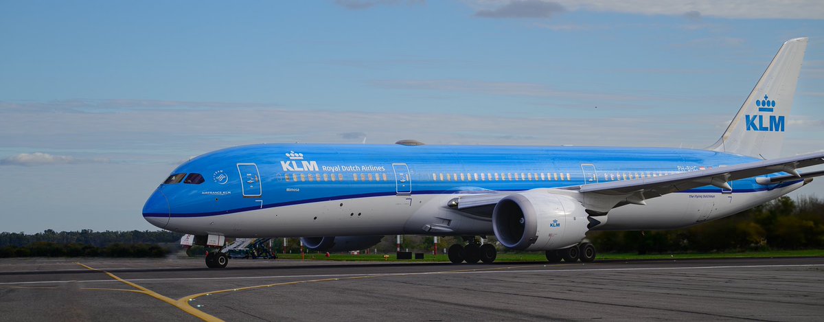 Buenos días con esta belleza ✈️😍! El Dreamliner Mimosa @KLM ayer en el aeropuerto Ministro Pistarini (EZE) en nuestro día !! #SpotterDayEzeiza 📸💪 @Boeing #Aviation #aviationlovers #aviationphotography @A4Kike @PatoAviador