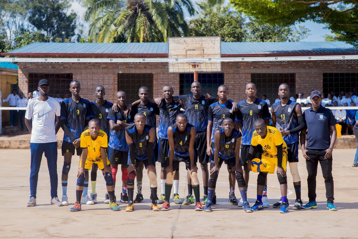 #FRVBJLeague2024 Finals by @Rw_Volleyball
Men 

📍St Aloys Rwamagana

GSOB⚫️ 2-3 Nyanza TSS🔵
18-25🔵
25-15⚫
22-25🔵
25-17⚫

16-18🔵
Nyanza TSS qualified to the final and face Gisagara Volleyball Academy.

#RwandaVolleyball