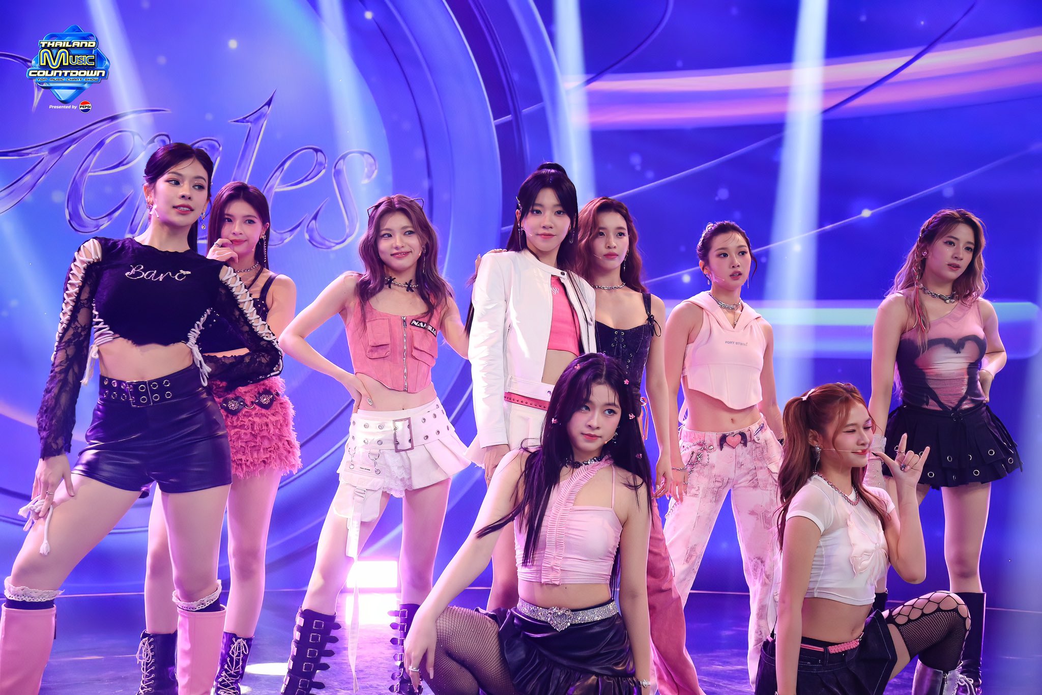 GNYMdEbagAAx9My?format=jpg&name=large