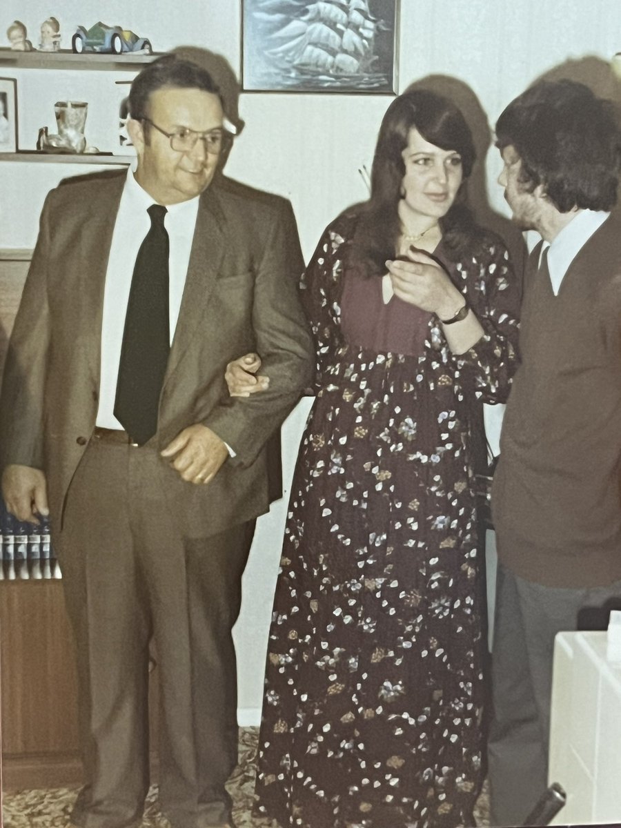 Happy Mothers’ Day to all the mums around the world, and especially to mine! This is my mum with my granddad (left) and dad. This photo is special because she was pregnant with me at the time. ❤️🥰