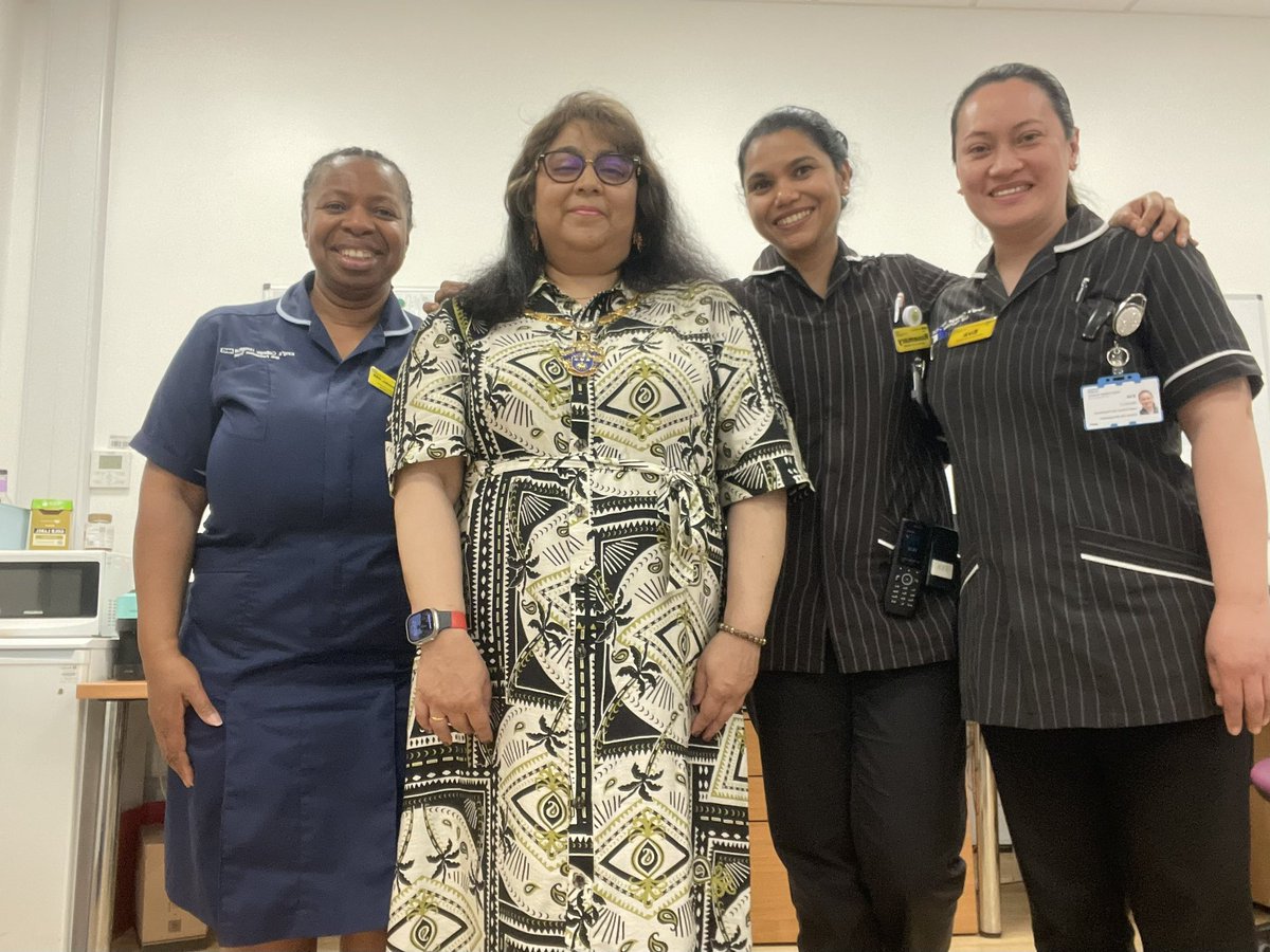 <a href="/theRCN/">The RCN</a> <a href="/SheilaSobrany/">Sheila Sobrany RGN RNT MA HE</a>  @RCNPresident with <a href="/KingsCollegeNHS/">King's College NHS</a> the clinical site managers <a href="/RosemaryMathewT/">Rosemary</a> and Eva on duty 24/7 keeping the hospital going - diverse #nursing roles on #InternationalMothersDay