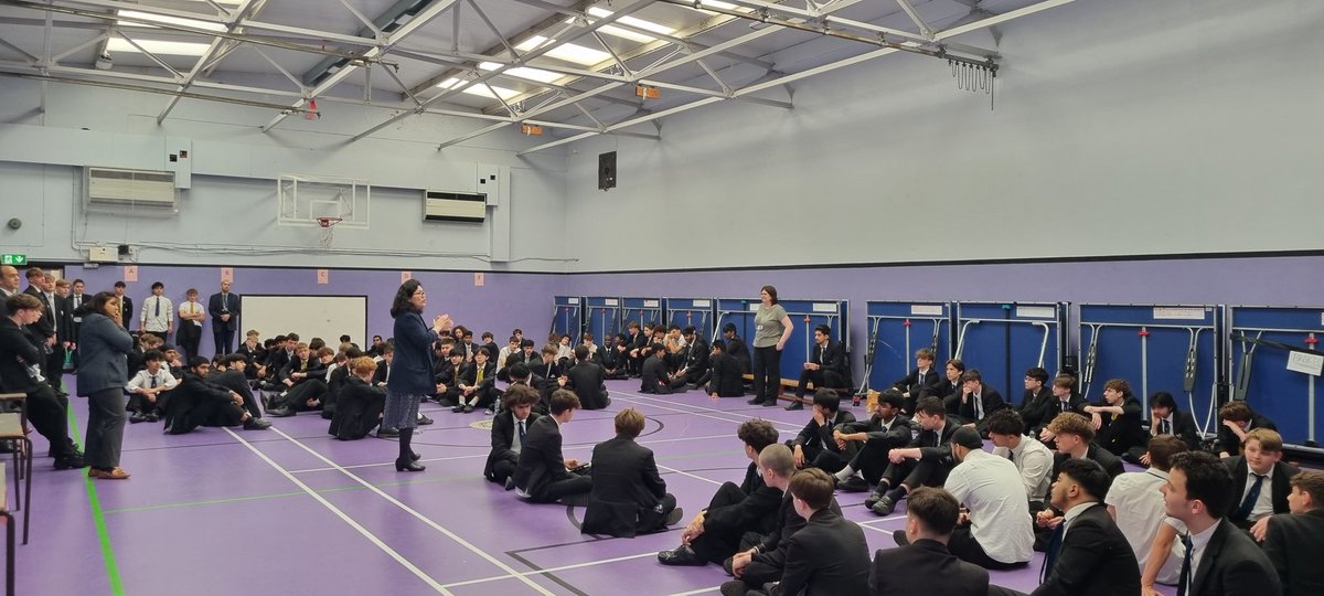 AlalHaque's tweet photo. An early start this year, but #exams season in full swing for @shsrbk Y11 students. Here, they are being briefed by Ms. Lee and Dr. White before the first biology paper. Great start, gents, and best of luck for summer 2024.
#GCSE https://t.co/9yDECW2lCp