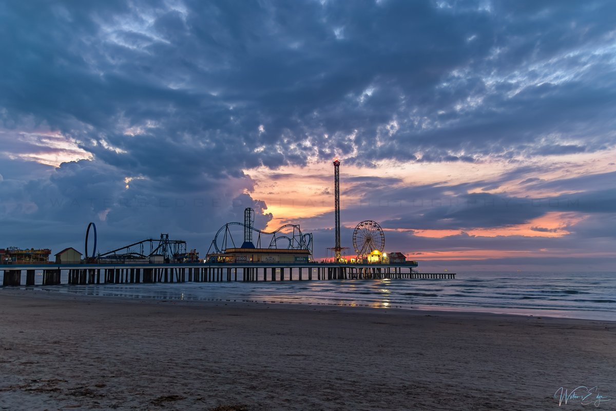 Good morning and Happy Mother's Day!
The Galveston Island Pleasure Pier at dawn, taken in January of this year. 
Galveston, TX
#watersedgedigitalphotography #galveston #galvestonisland #sunrise #sunrisephotography #sunriseoftheday #island #islandlife #islandliving #islandvibes
