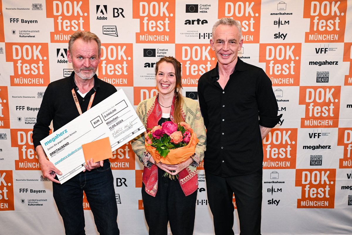 The megaherz Student Award goes to HAUSNUMMER NULL by Lilith Kugler! The award is sponsored by megaherz, endowed with 3,000 euros. Nominated are outstanding documentary films by students from German-speaking film schools and academies.