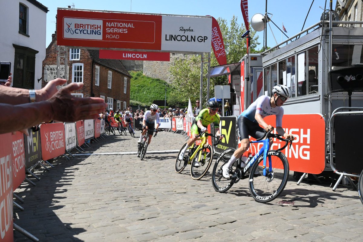 VeloUK's tweet image. Lone leader through the start after 1 Lap #Flatstick #fullgas