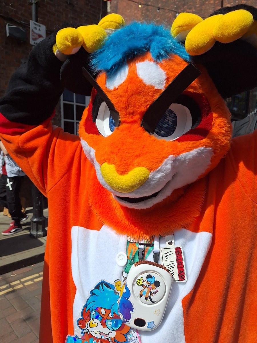 Had a fun time at mancfurs yesterday and also debuted my kigu I've just made :3

📸- <a href="/DatRaccoonBoi/">Rocky/Roscoe</a>