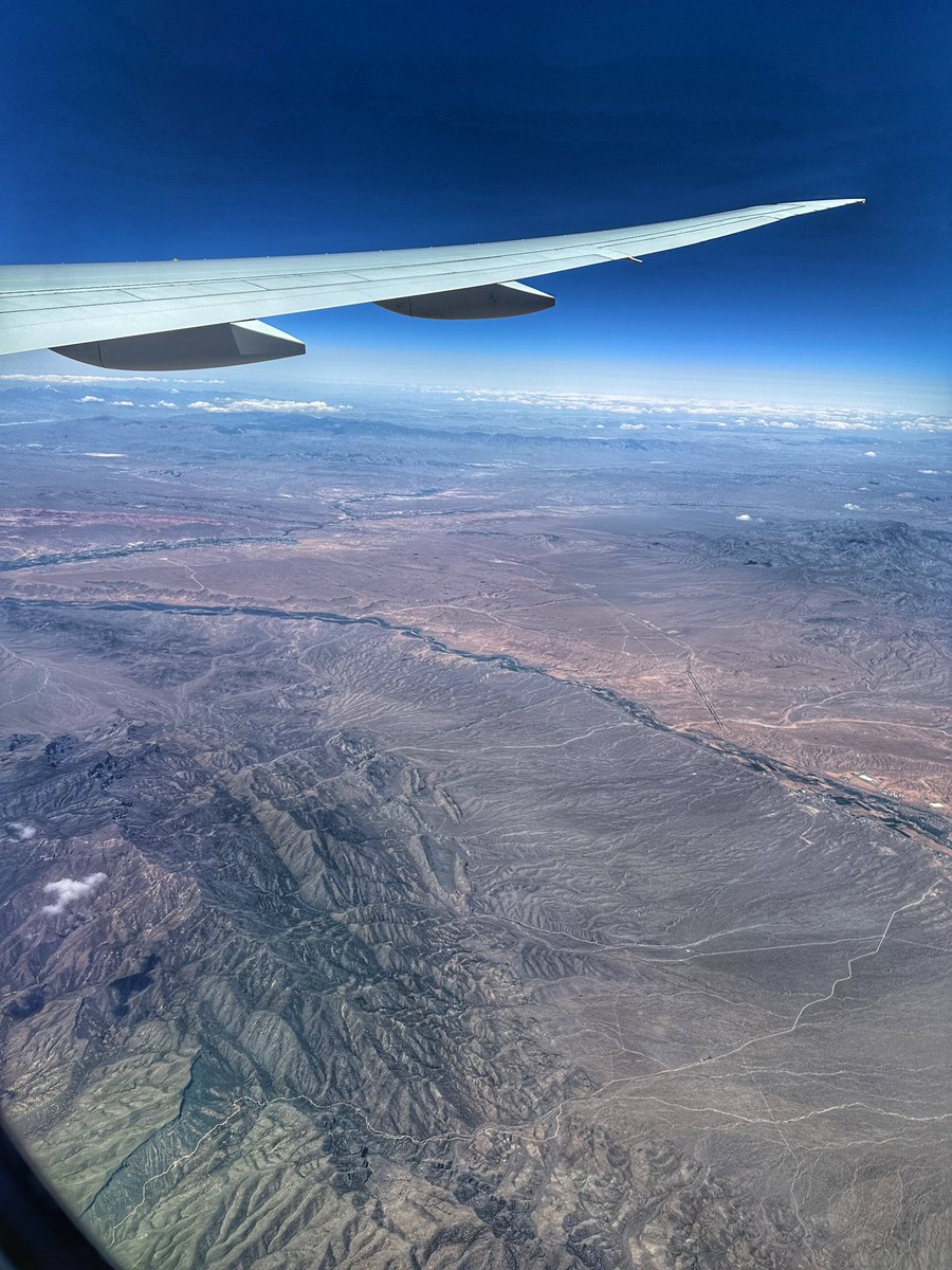 Janjay_05's tweet photo. Window views from @British_Airways LHR to LAX ✈️#britishairways #flight https://t.co/aOuw6rWZpm