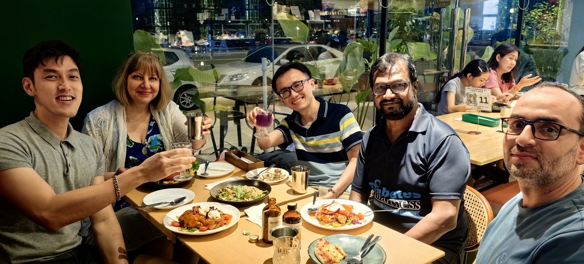 gohchoonfu's tweet photo. Nice meeting @prscap from @UniofBath & Dr Long as @UniofBath #alumni and looking forward for her sharing in #photoaging tmr! #pharmaceutics #skinresearch https://t.co/FlJoxxgDh5