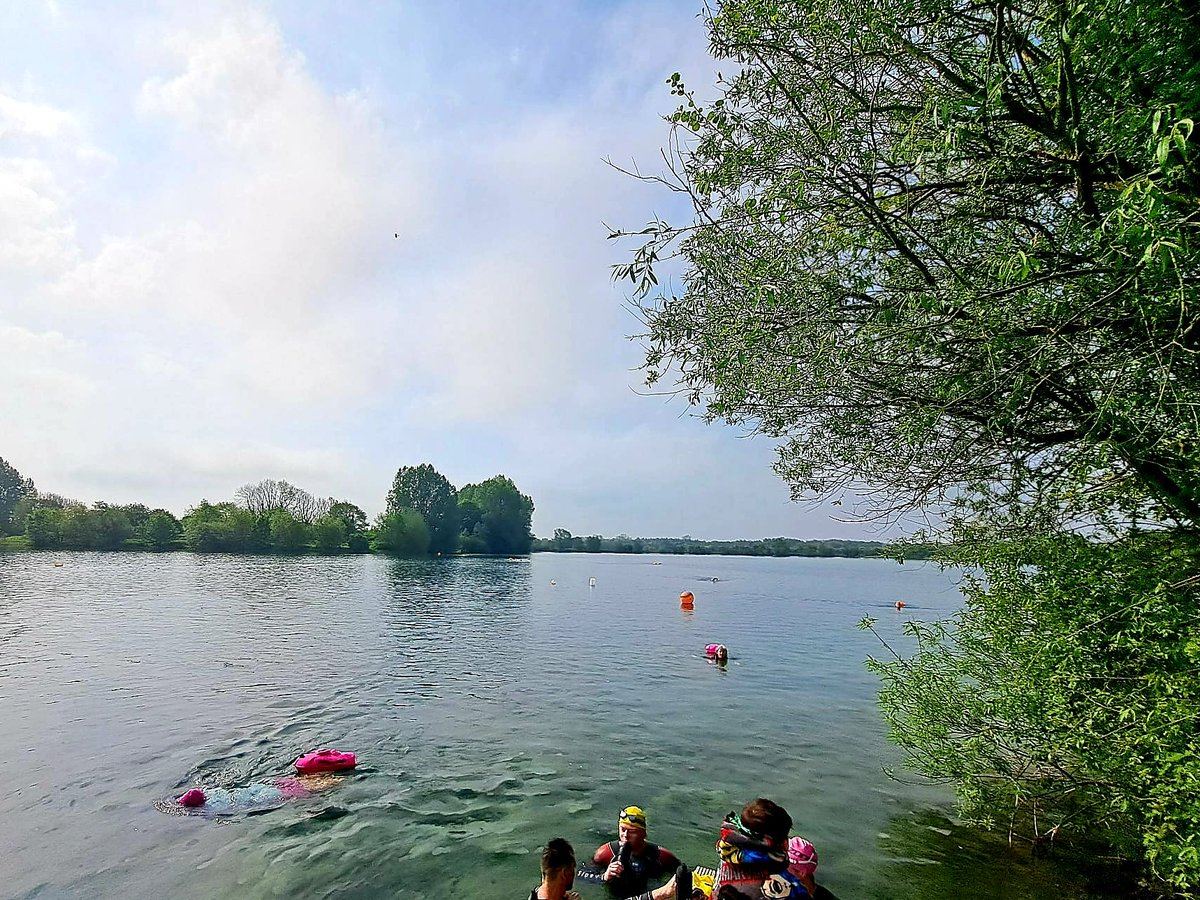 Decided to upgrade my #Garmin because my other one doesn't track open water swimming 🏊🏻‍♀️

Beautiful day for a quick lake swim to test it! 🤩

#TriathlonTraining