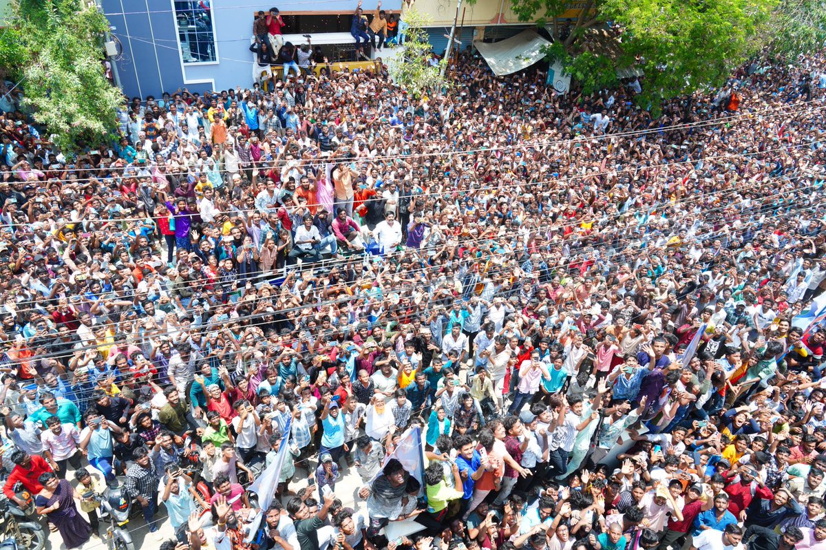 Clicks from Icon star @alluarjun’s Nandyal Visit Yesterday 🌟 #AlluArjunAtNandyal