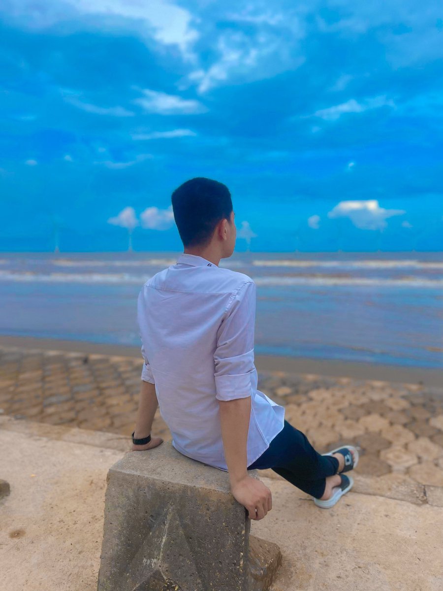 ML01022001's tweet photo. Sắp vào mùa mưa r cậu nhớ đem theo áo mưa nha 
Đừng dầm mưa cậu dễ bệnh vs hay nhức đầu đó
Tớ sẽ luôn âm thầm lặng lẽ bảo vệ cậu ☺️ https://t.co/sjqap0nGRy