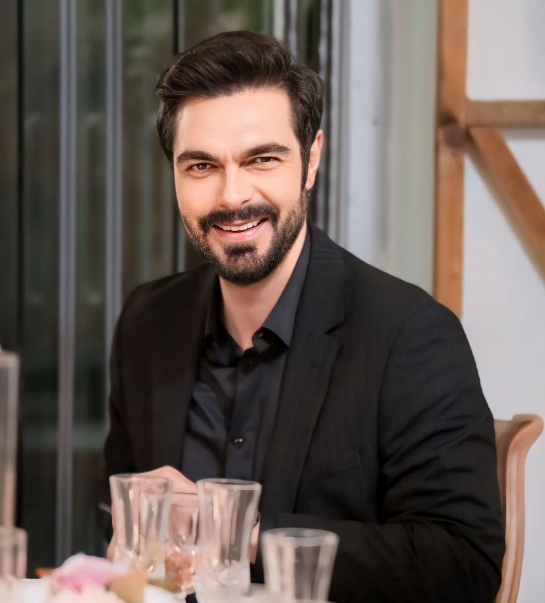 His smile 🫠🫠🫠🫠

#HalilİbrahimCeyhan 
#Murat