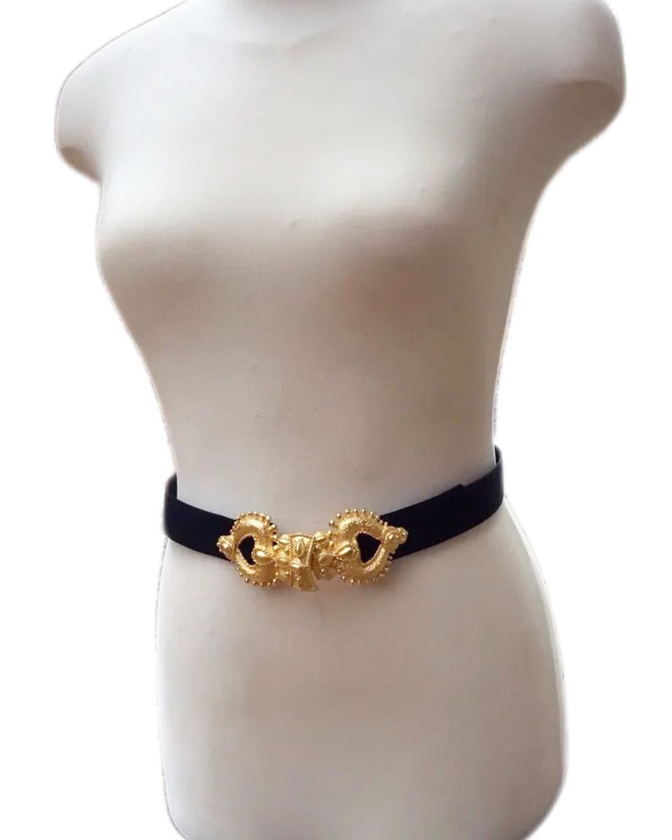 CA$140.00
Vintage #MimiDiN #snakebuckle #retrofashion #goldRoyalcrown #luxury 
CrowVanity Jewelry #etsy #etsycanada #etsyaccessories #etsyvintage #etsyjewelry #etsyfashion #irisapfel #wardrobestylist #gothgirl #maximalist etsy.com/ca/listing/164…