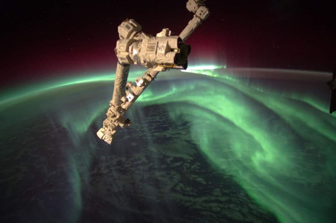 The photos of the aurora from the International Space Station look like something from a science-fiction film. 📷 facebook.com/share/p/A2Zap9…