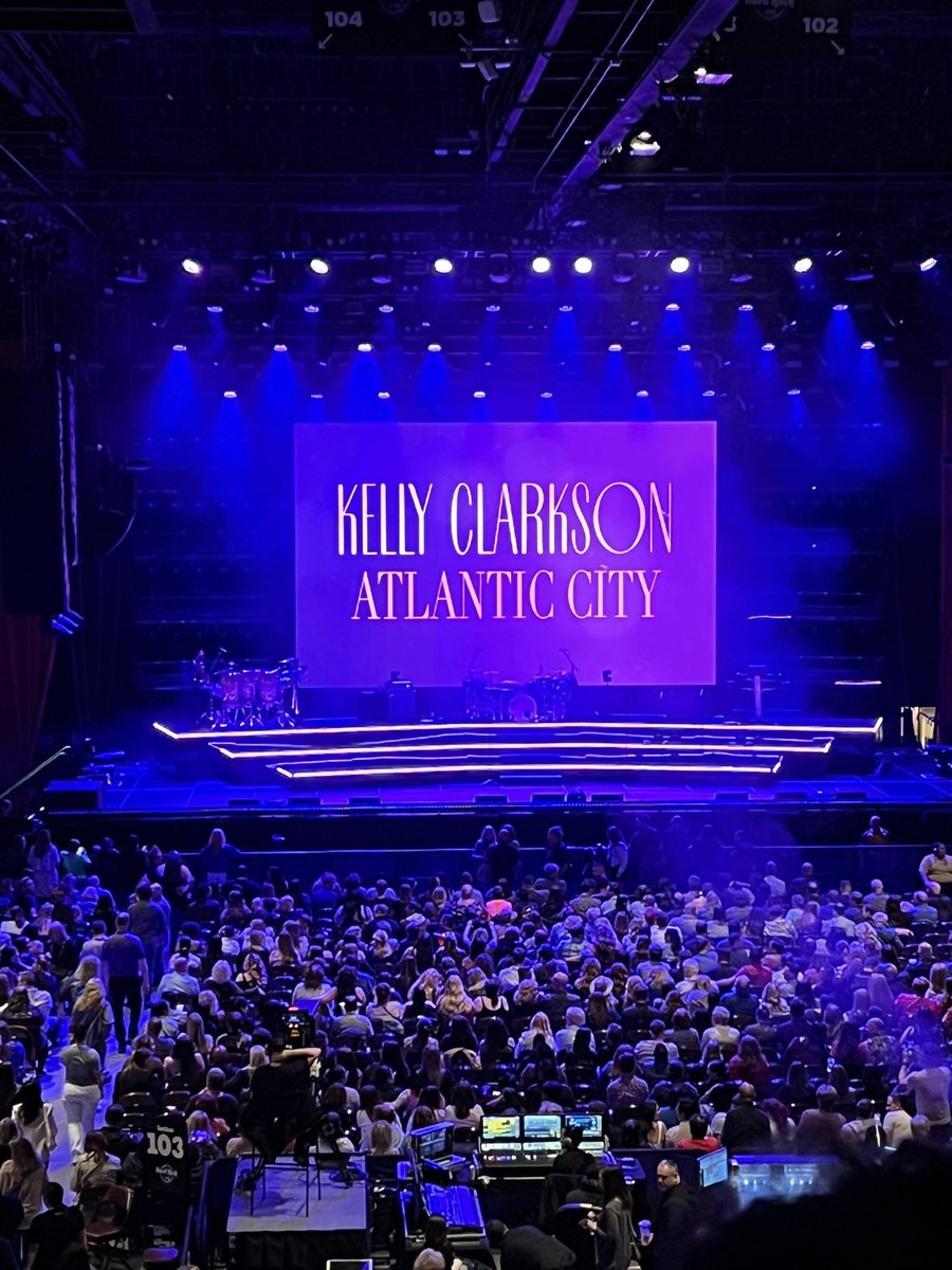 MariaLYoder's tweet image. Wow, what an amazing night seeing KC in AC with the best of friends on the greatest road trip ever! #kellyforever @bdavisPhD @ShaneDavidArt