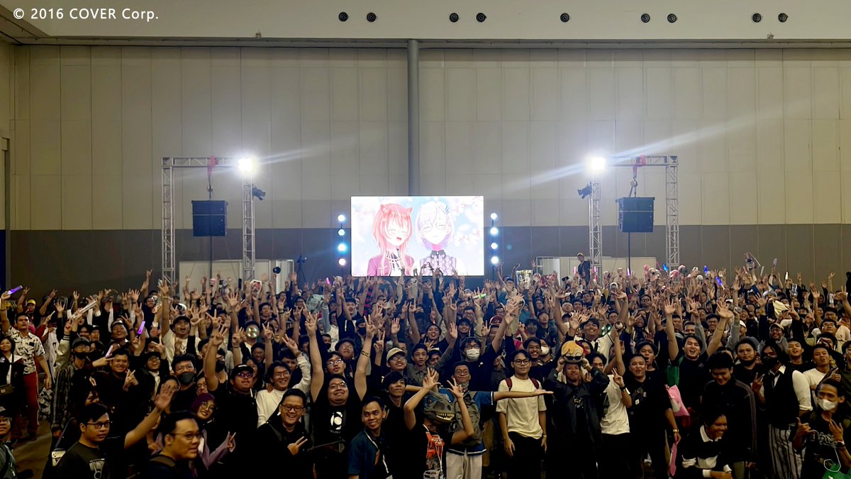 OTSUUUUU COMIFURO 18 ~!!!!! Terima kasih banyak sudah mengundang Risu dan Reine di sesi panel kali ini !! I hope you guys enjoyed the karaoke !! Thanks a lot for the enthusiasm and cheers !! Let's meet again in another chance !! ✌️😁✌️✨✨✨✨✨ #hololiveMeet #comifuro18