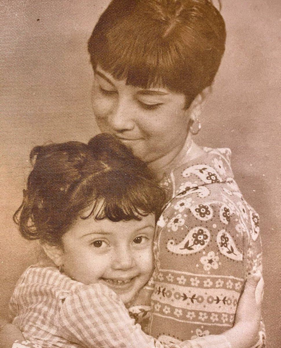 Ésta es mi foto favorita con mi mami. 🤗
Hoy es mi forma amorosa de decirle a todas las madres que están leyendo este mensaje ¡Muchas felicidades en su día! 
Hermoso privilegio, motor del mundo. 🙌🏼❤️
#felizdiadelasmadres #lourdesdelrio #amorincondicional #pachamama #amordelbueno
