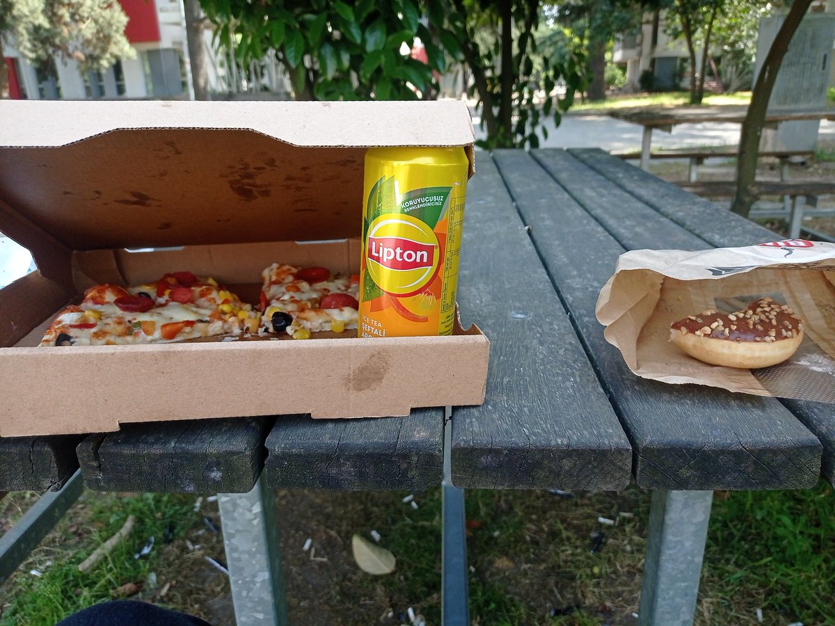 1 pizza donut makaron ve ice tea 138 tl

bim fırın harika, pizza da da malzeme bayağı var

bura GTÜ Marmaray durağının oradaki bim