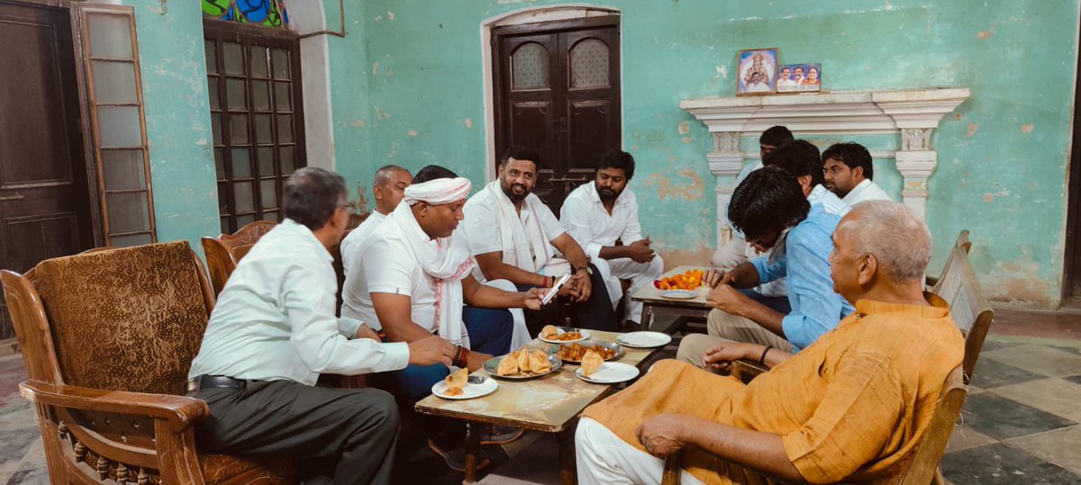 SatyamThakurINC's tweet image. Today @srinivasiyc  ji visited my ancestral home in Raebareli . 
My roots are Raebareli, we are proud to be the voters of Gandhis.
@RahulGandhi