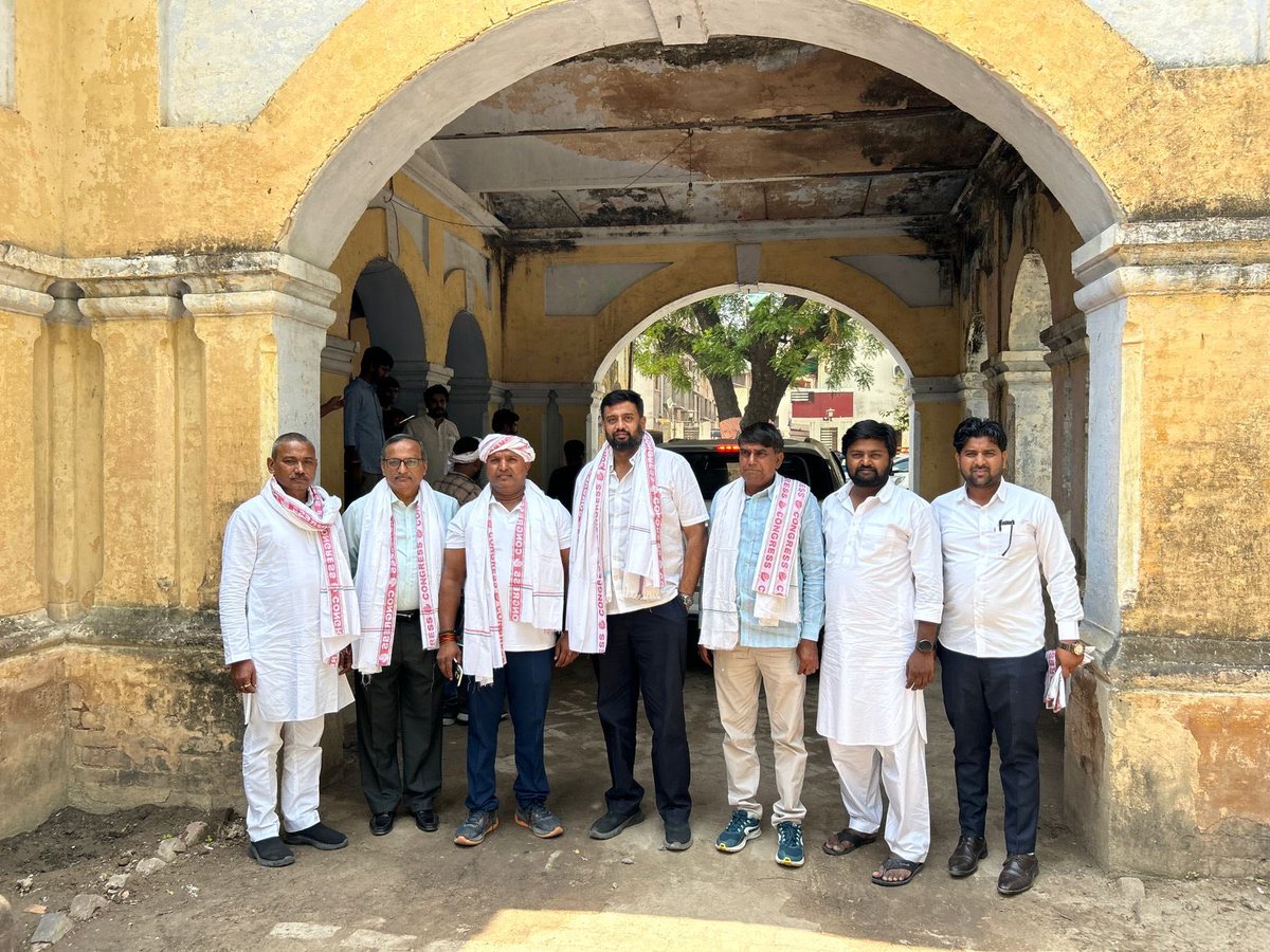 SatyamThakurINC's tweet image. Today @srinivasiyc  ji visited my ancestral home in Raebareli . 
My roots are Raebareli, we are proud to be the voters of Gandhis.
@RahulGandhi