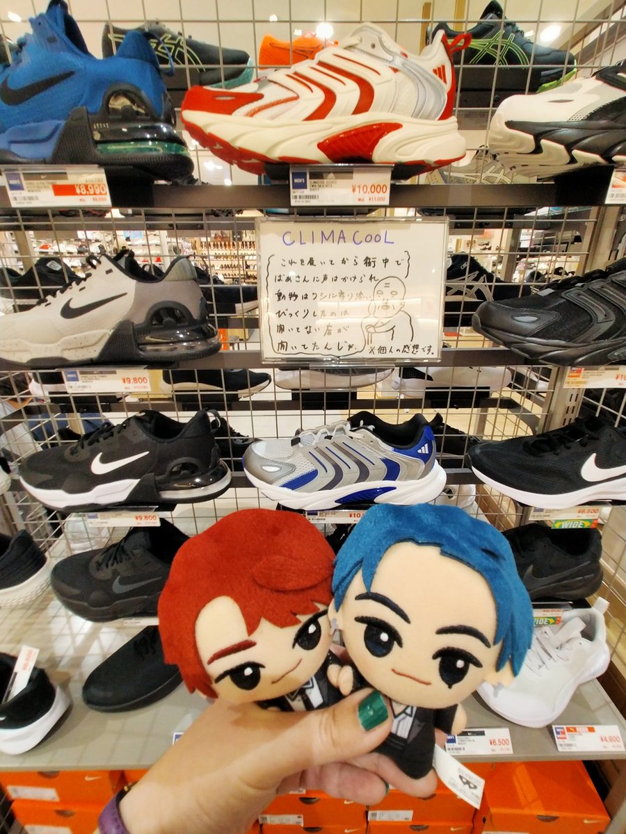 bsr721bti's tweet image. ヲタクなので早速行ってきた。
ポップ出てなかったので店長さんにお声がけしてわざわざ裏から出してもらった😂お忙しいのにほんとすいません！ありがとうございました！！！
 #OWV
#カバン持ちさせてください
