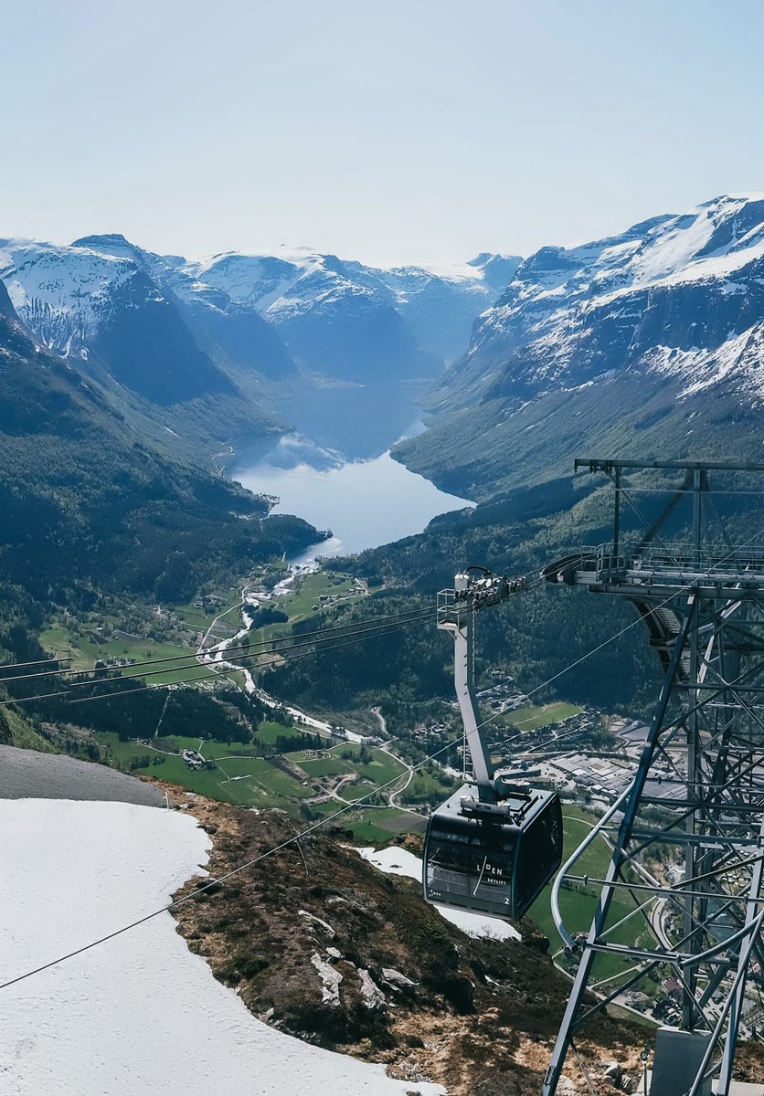 Arriving at 1011 m/3316 ft 😍 
#loenskylift #loen #visitnorway