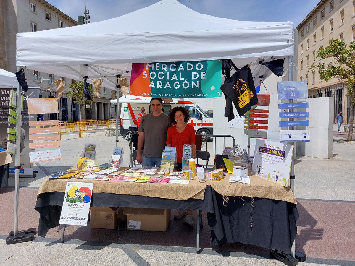 Hasta las 20:30 h de hoy tienes aún para acudir a la Lonja del #ComercioJusto en la plaza del Pilar de Zaragoza, organizada por @FASaragon y @zaragoza_es. Disfruta del día y haz más consciente tu consumo, el mundo entero te lo agradeceremos!