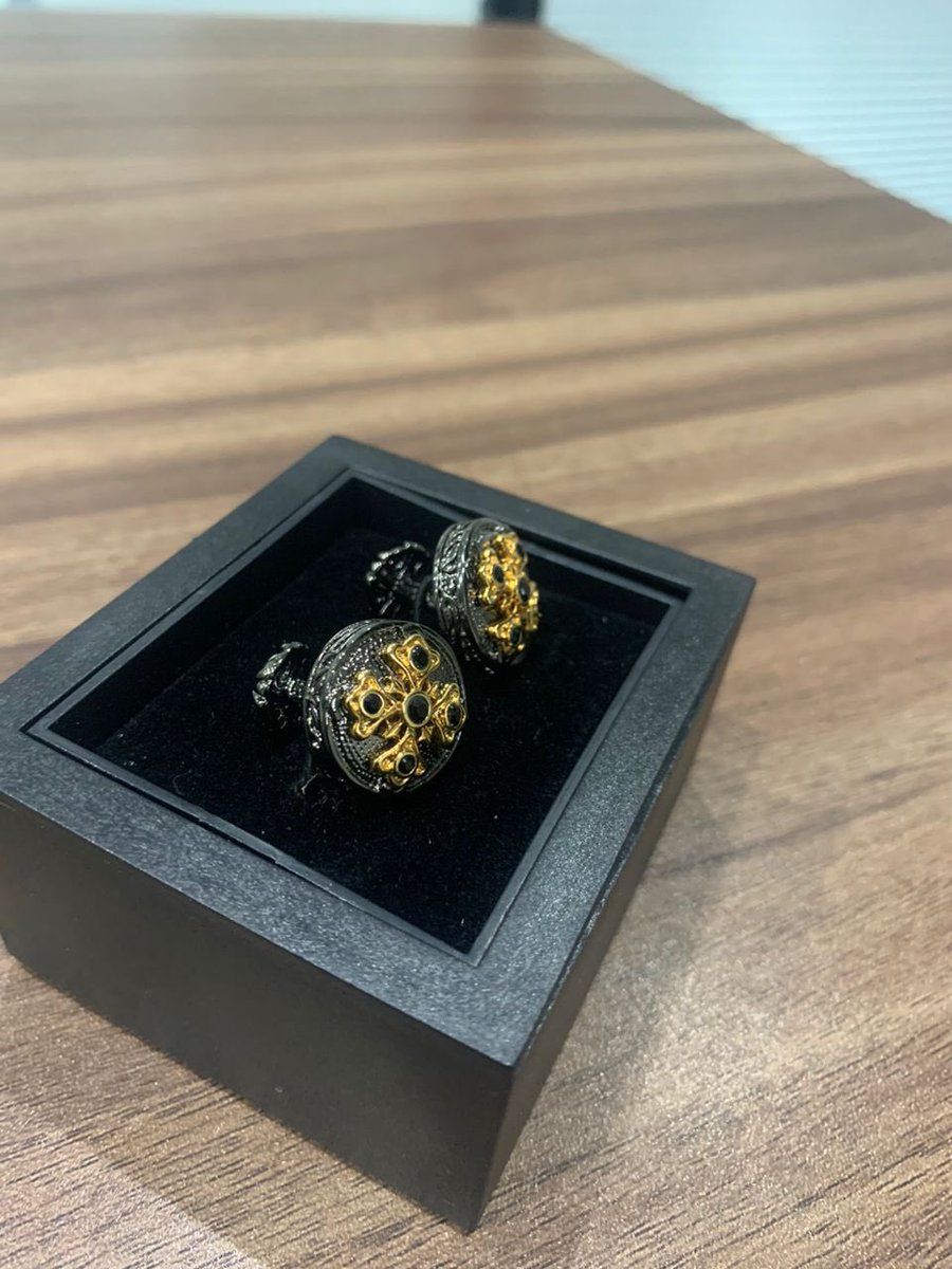 Cufflinks… 24k only

Holla at 08116431142 and buy for your Man.. 

He’s tired of getting boxers from you every year dear