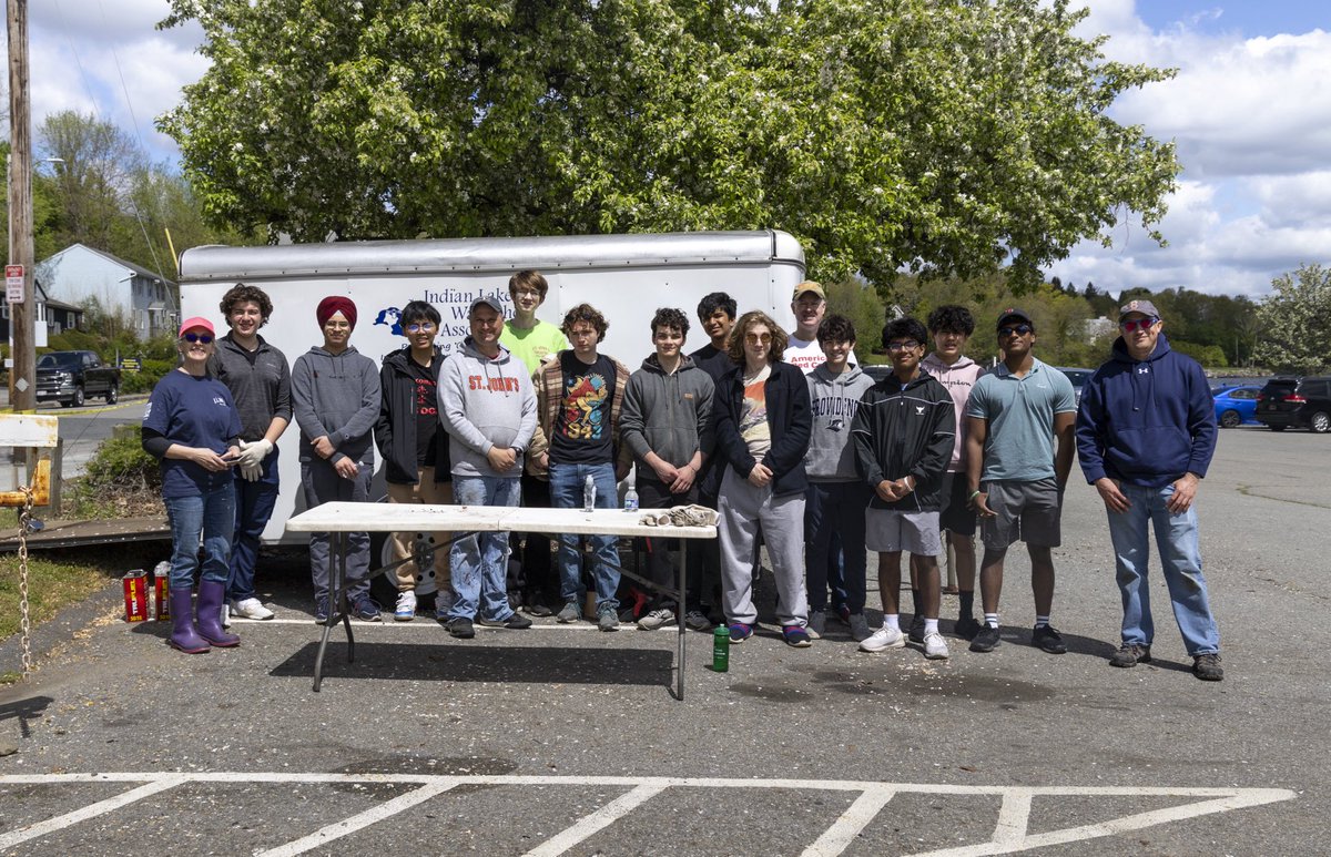 SJMUN's tweet photo. SJMUN continued our decade-plus relationship with the Indian Lake Watershed Association yesterday by working in Worcester to help clean up the parks around the lake. Hats off to these young men for donating 3 hours on a lovely Saturday to make the world better. #BeAPioneer https://t.co/D0P6h1yIGK