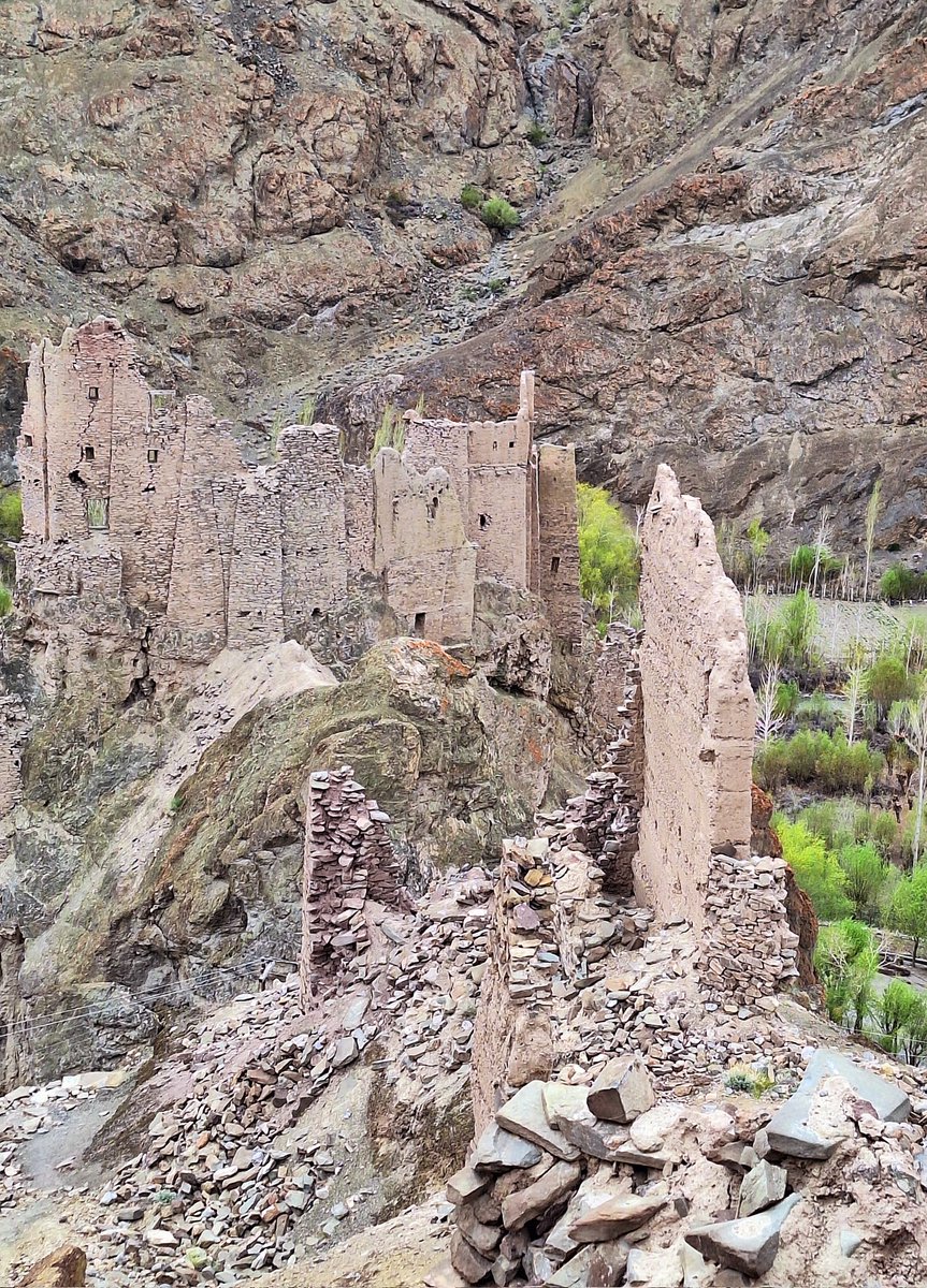 Forlorn but majestic, the Chiktan Khar, #Kargil, #Ladakh, still standing tall. @ASIGoI @DIPR_Kargil @DIPR_Leh @utladakhtourism @dc_Kgl