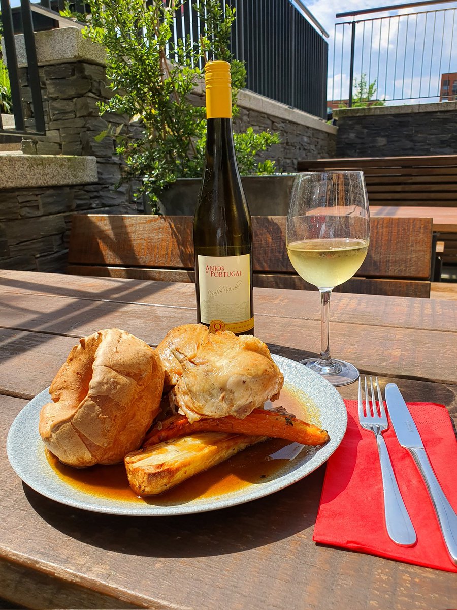 Sunday Roast in the sun! ☀️

Grab yourself a seat on our terrace and enjoy the wonderfully hot weather with a meal and a drink

@youngspubs #sundayroast #sunshine #kidbrooke #se3