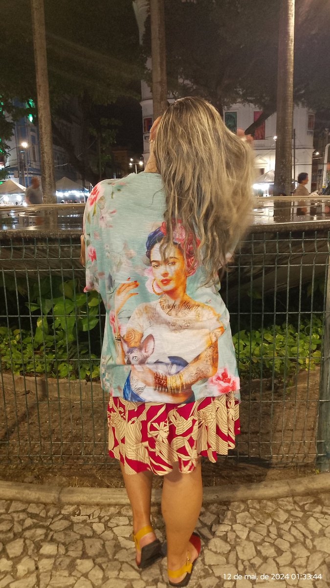 Sou feliz, agora!! ♥️♥️Seresta no Recife antigo. Noite maravilhosa! E acabei me presenteando com esse kimono da Frida 🌹🌹🌹😘