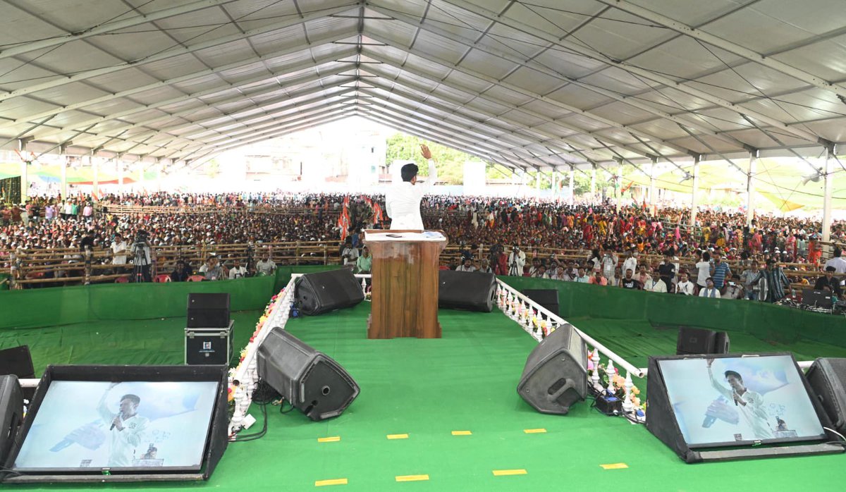 The zamindars stand exposed, their conspiracies are out for everyone to see! Pledging to end these conspiracies, Shri @abhishekaitc took to the stage to address the people of Bangaon as he committed to always deliver on his guarantees as everyone took the firm resolve to always…