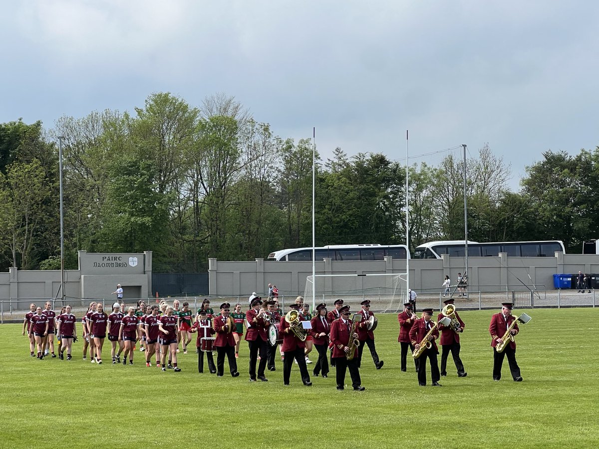 Pre-match parade. ⁦@ConnachtLGFA⁩ ⁦@Mayo_LGFA⁩