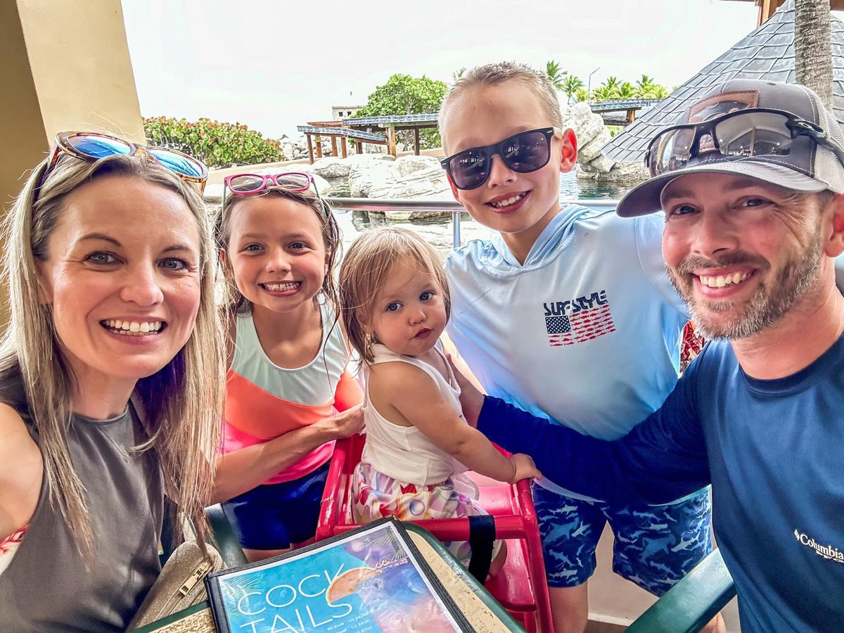 coachmo_8's tweet photo. Happy Mother’s Day to this beautiful momma!  Her love, grace, &amp; personality shine through in our children.  The kids &amp; I love you and hope you have a great day! https://t.co/rAL33sf64Q