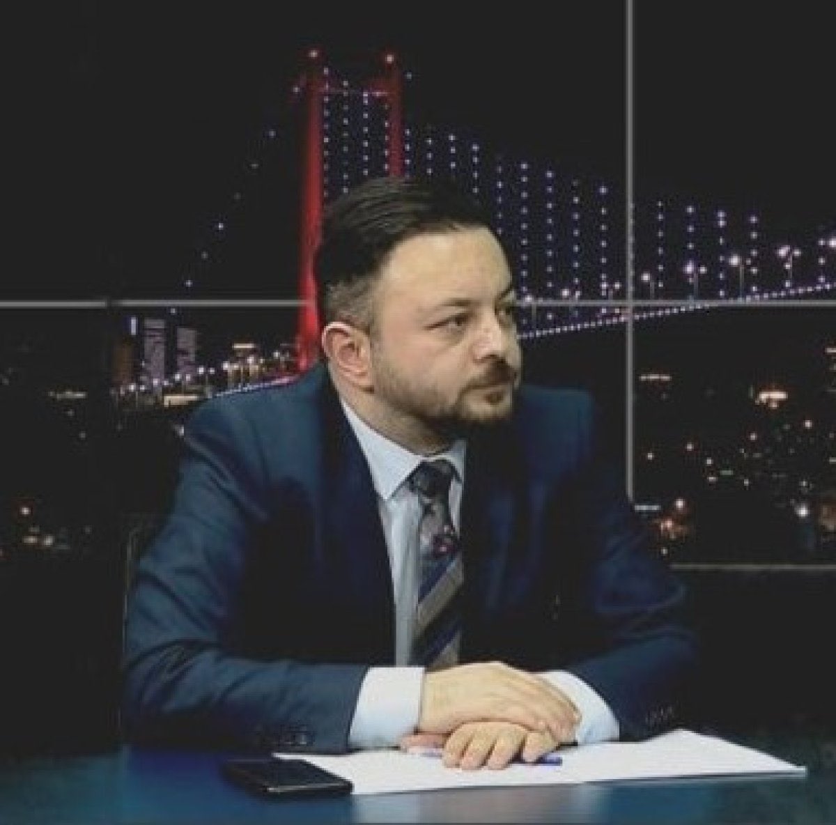 Fatih Ergin: İstanbul, Ankara ve Antep'te 400 bin $’a konut alımı şartıyla verilen vatandaşlığı çok daha 'uyguna' satan şebekeye operasyon düzenlendi. 

6 ay önce bunu ve hayali konuta vatandaşlığı yazdığım için Süleyman Soylu hakkımda suç duyurusunda bulunmuştu! Ne yazıyorsak o!