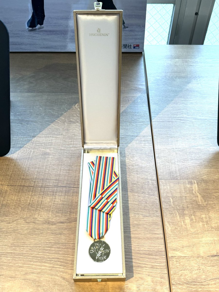 UNO CAFEイベントにて

昌磨くんの輝かしいジュニアラストイヤーのメダルたち🥇
バルセロナジュニアグランプリファイナル
タリン世界ジュニア選手権

このデザインこのリボン懐かしい🥹