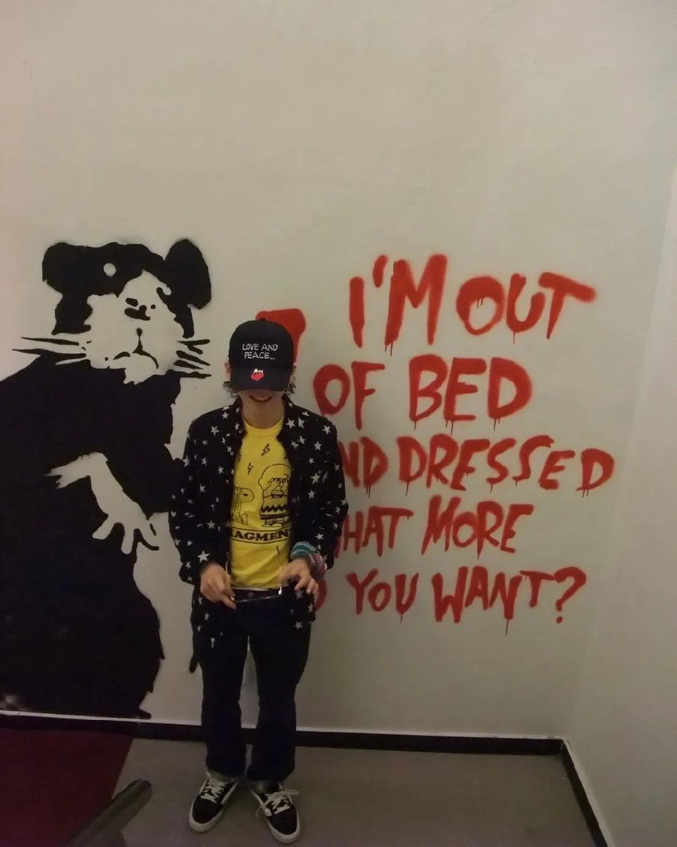 Yoshi became a fan of Banksy, a street artist and political activist —

#요시 #YOSHI #ヨシ
#TREASURE #트레저