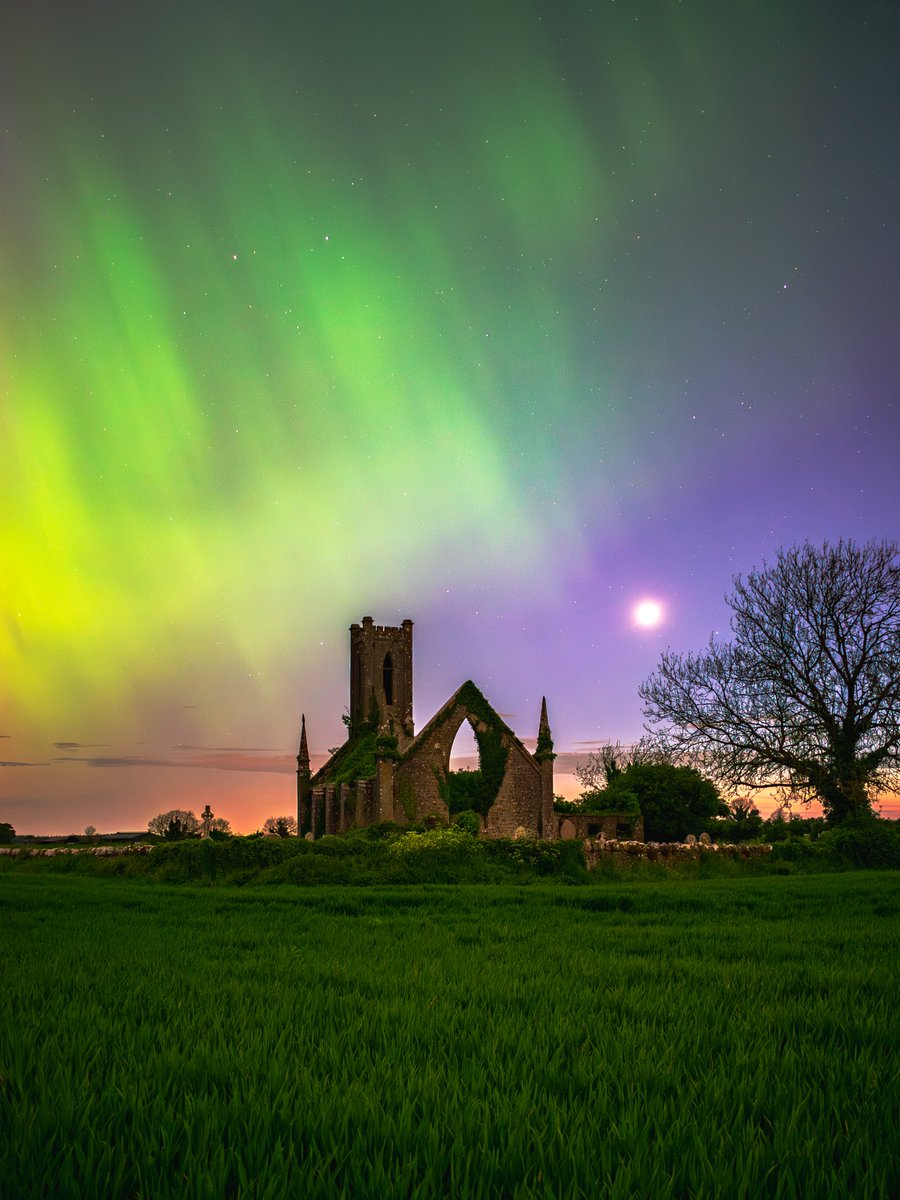 The aurora borealis piercing through the astronomical twilight light over Ballynafagh Church, Kildare on Friday evening. #northernlights #kildare #ireland