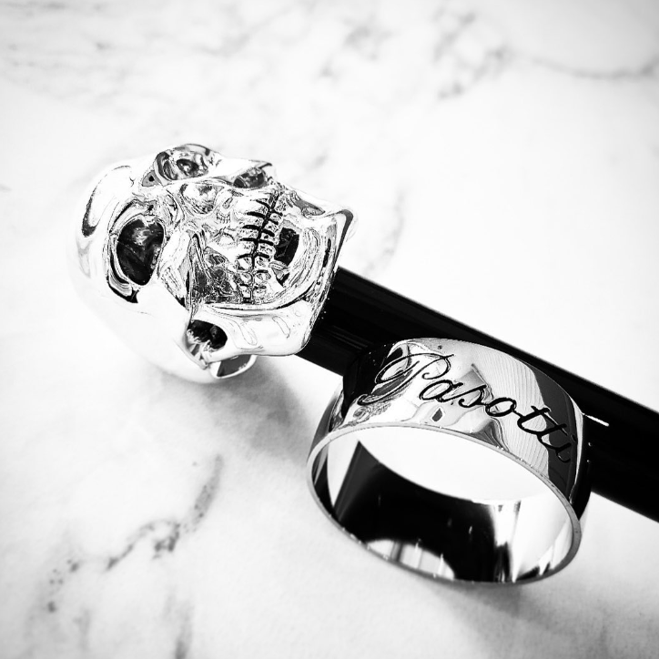 Pasotti1956's tweet photo. 無骨なデザインの中に見える美しさは
数々のファッショニスタを魅了。

🇮🇹イタリア傘 Made in Italy      
https://t.co/AspUx8tbuA

#雨 #傘 #日傘 #天気 #雨傘 #記念日 #ギフト #プレゼント #イタリア #手作り #職人 #メンズ #雨の日 #天気予報  #明日の天気 #メンズアクセ https://t.co/uiNN6uWHmN