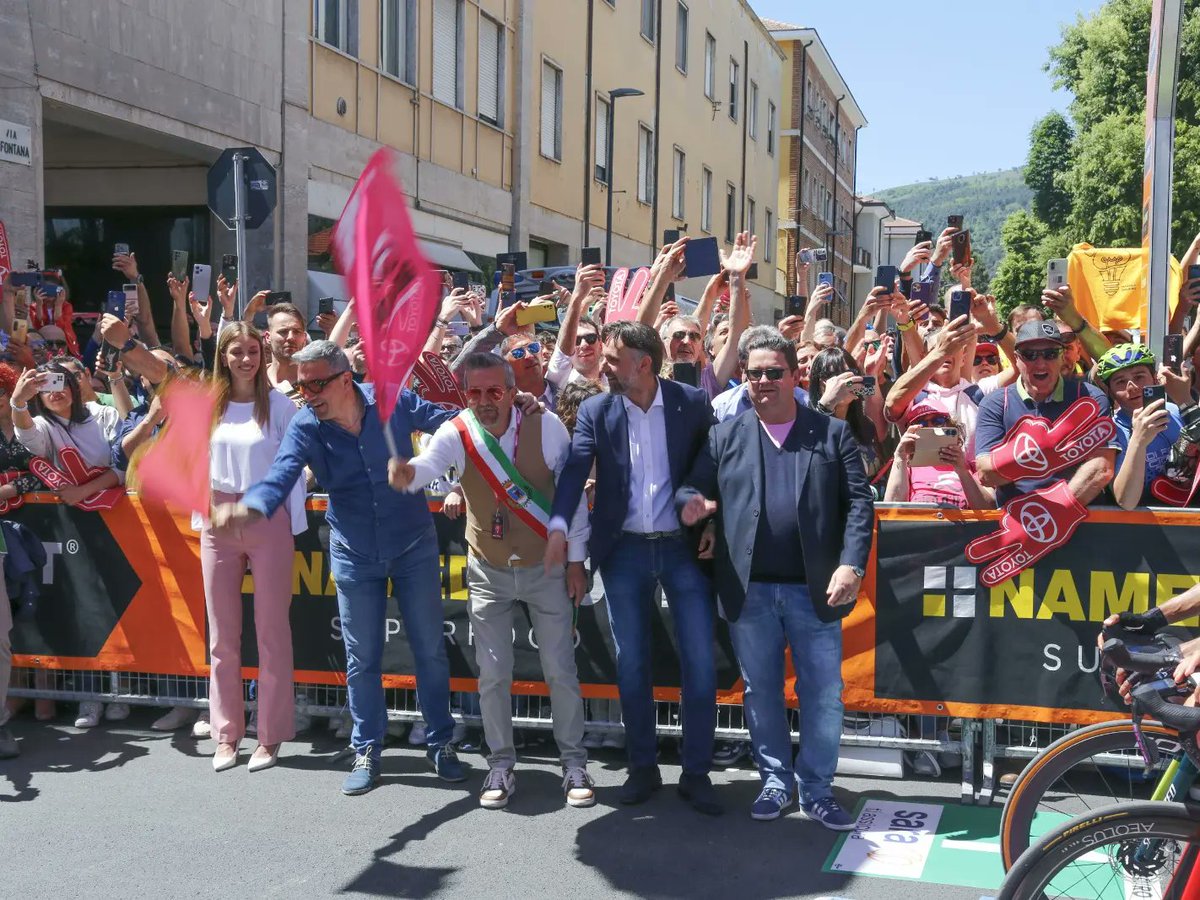 Il ritorno del @giroditalia ad Avezzano dopo 21 anni è stato un trionfo non solo per la città, ma per tutto l'Abruzzo. Questo grande risultato, fortemente voluto dalla nostra Giunta, ha portato migliaia di persone in tutta la Marsica, regalando entusiasmo e visibilità all'Abruzzo