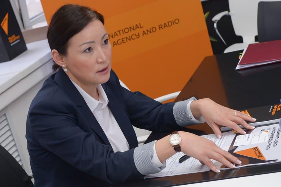 Сонгууль дөхөөд хүмүүс зураг, рийлээ шахаад эхэлж. Нэг зураг шахнаа. БЗД-т нэр дэвших юм байна. Амжилт хүсье. Шударга гар ш дээ бас. 2020 онд “Сонгууль болж байна. МҮОНТ-ээр оросын ялалтын парад явуулахгүй ээ” гээд Азизовыг уйлагнуулж л байлаа. Батзандангийн дэргэд эр хүн дээ👍