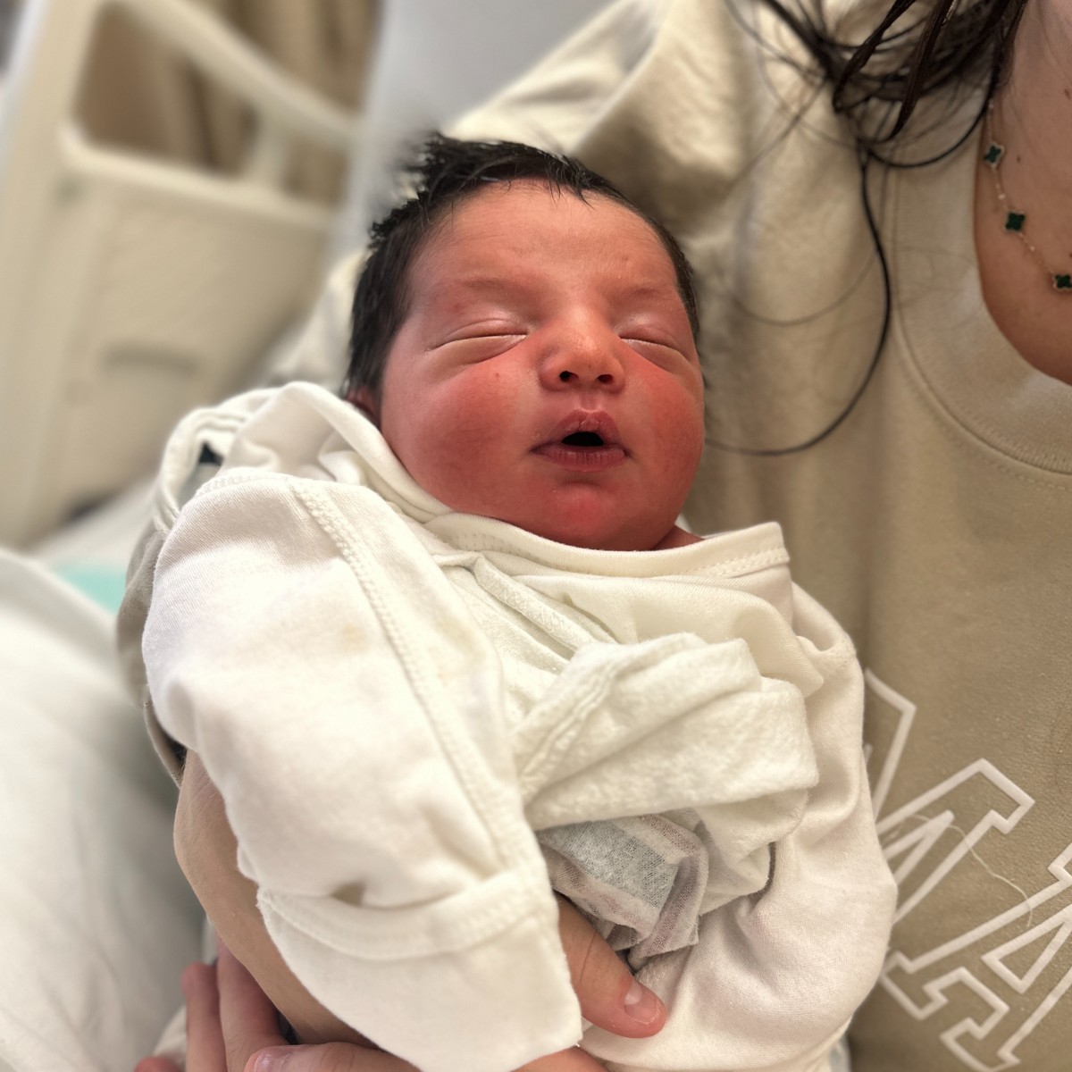 Happy Mother’s Day! 💐 Congratulations to all of the new moms who welcomed their babies at White Plains Hospital over the past year, including first-time mom Emily and her husband Danny, who recently welcomed baby Liam!